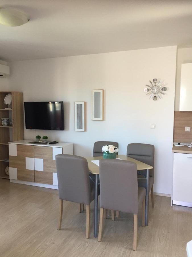Apartments Mare Пунат Екстериор снимка