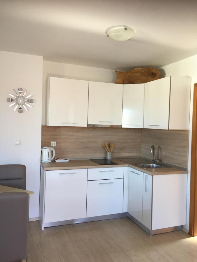 Apartments Mare Пунат Екстериор снимка