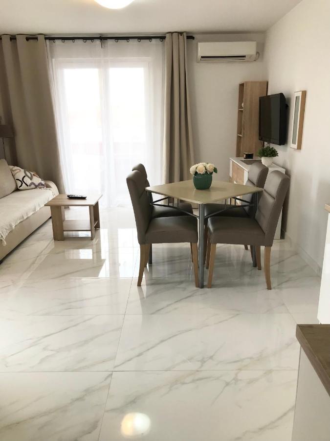 Apartments Mare Пунат Екстериор снимка