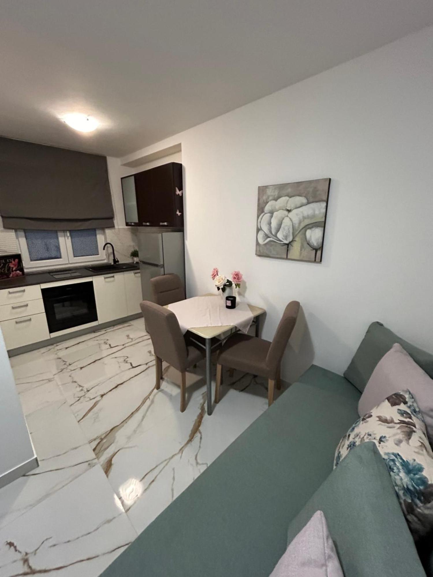 Apartments Mare Пунат Екстериор снимка