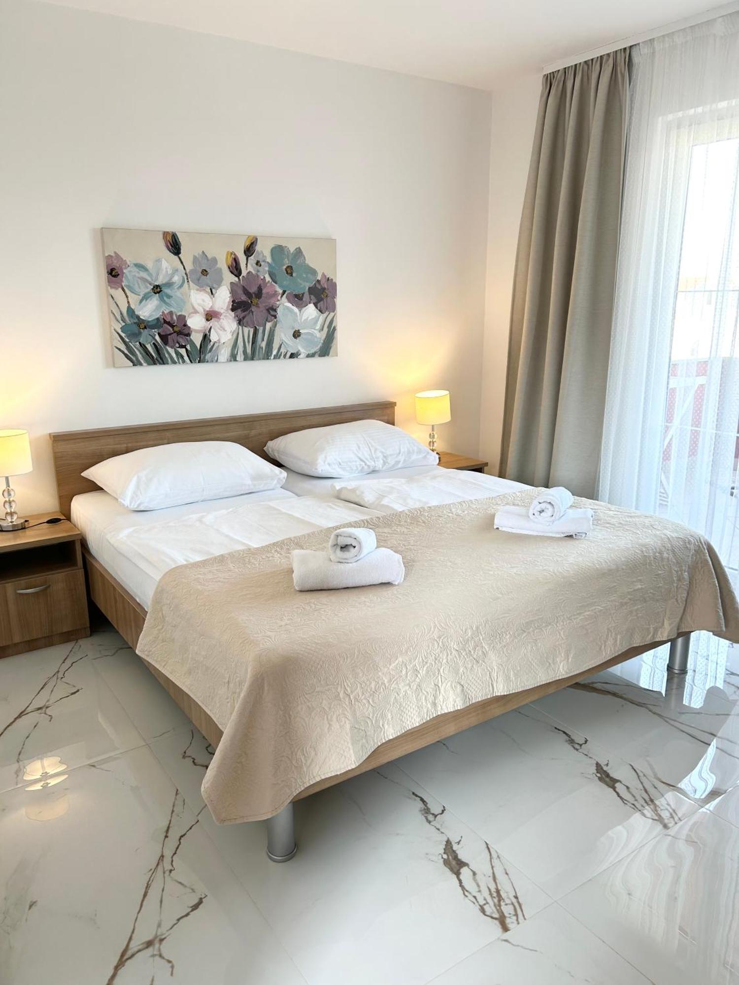 Apartments Mare Пунат Екстериор снимка