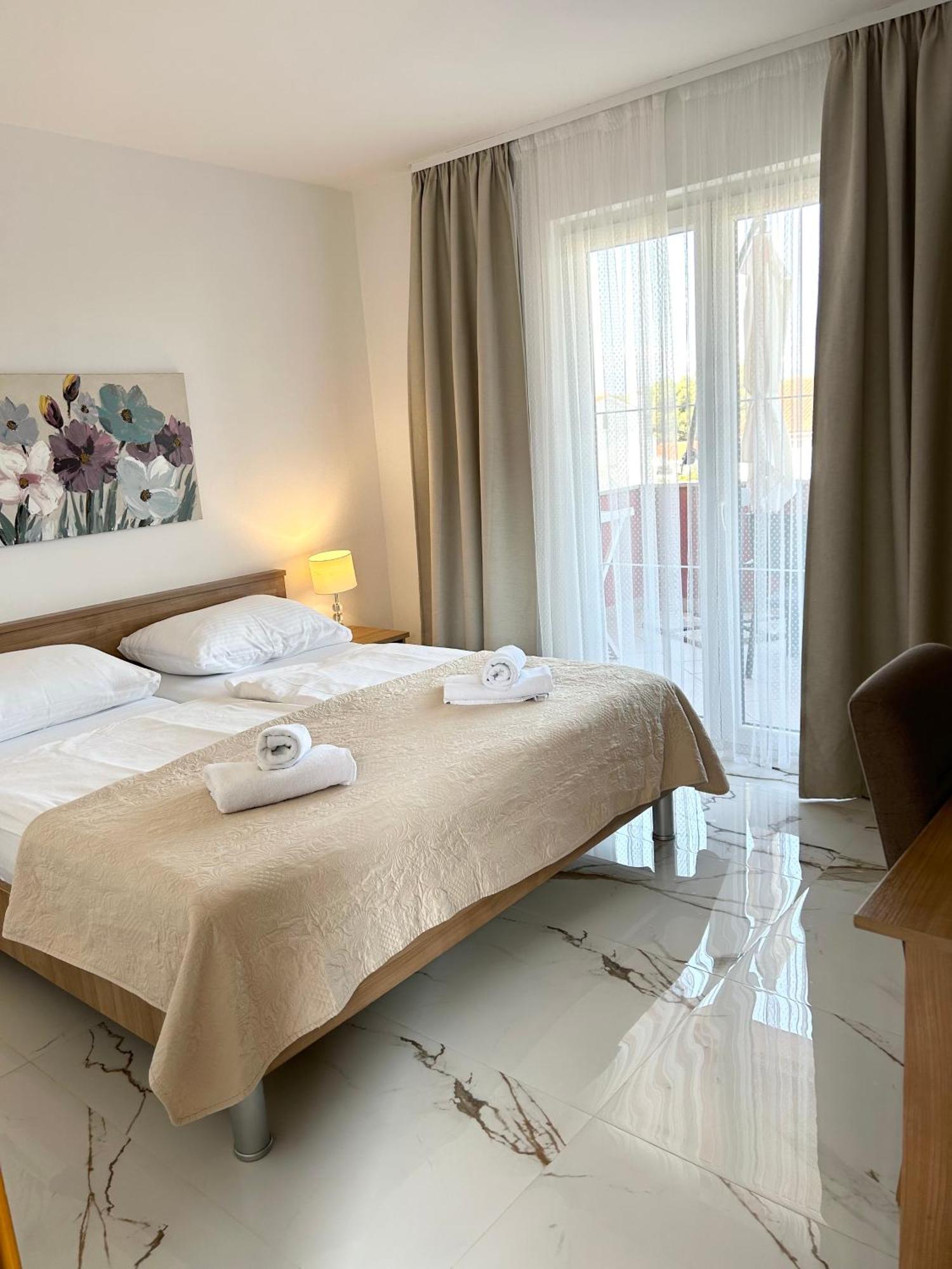 Apartments Mare Пунат Екстериор снимка