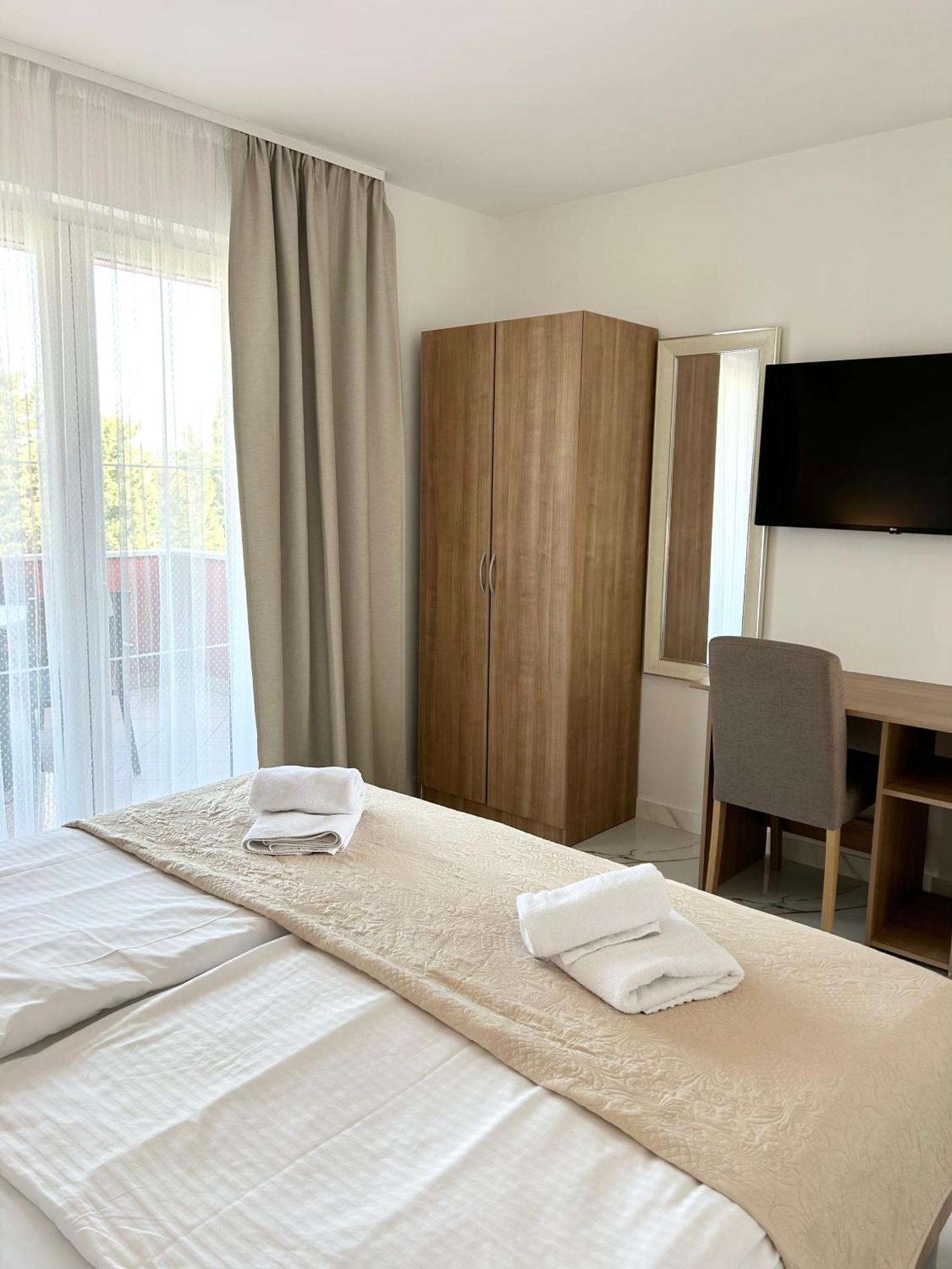 Apartments Mare Пунат Екстериор снимка
